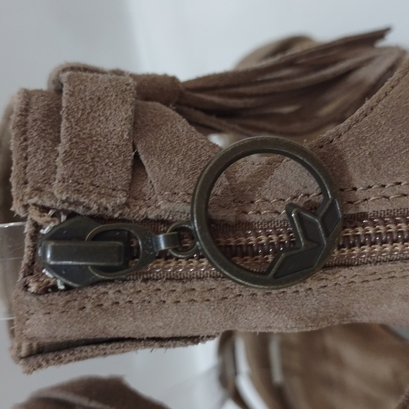 Koolaburra by Ugg Tan Suede Saige Cork Wedge Sandal Size 6 Zip Up Back - Picture 10 of 16